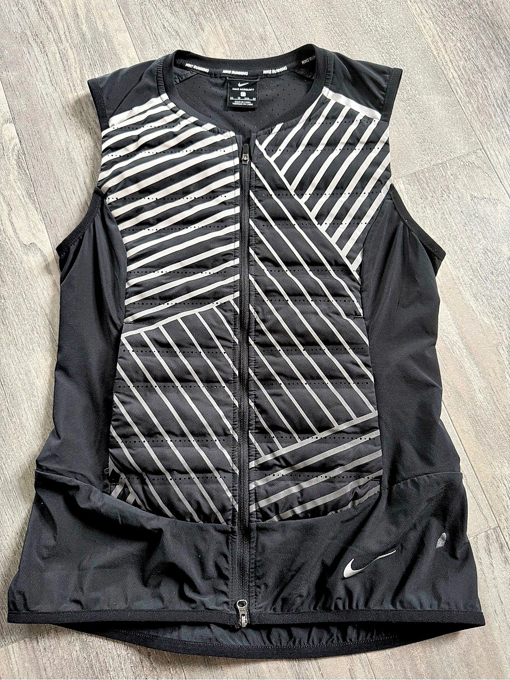 Nike Aeroloft Running Vest Women's Striped Vest Black & White XS